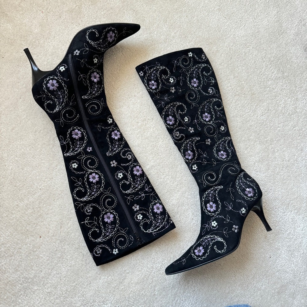 Richard Tyler Black suede embroidered boots